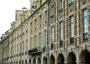 les arcades de la Place des Vosges