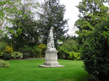 statue-square-d’ajaccio-paris