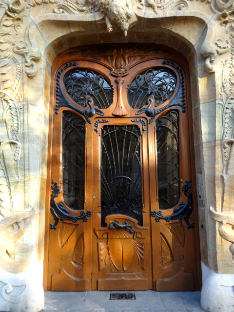 porte d'entrée de l'immeuble