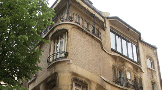 façade haute de l'immeuble