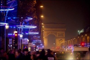 Vue des Champs-Élysées et de l'Arc de Triomphe