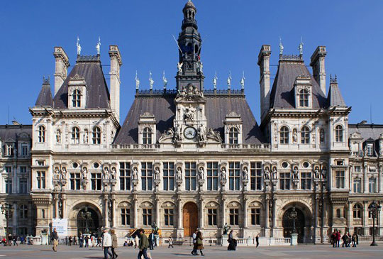 The Hotel de Ville in Paris | Un jour de plus à Paris