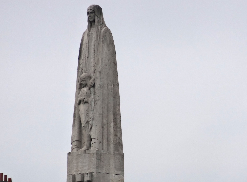 statue sainte genevieve paris