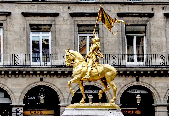 Deuxième statue, remplacée en toute discrétion par Frémiet
