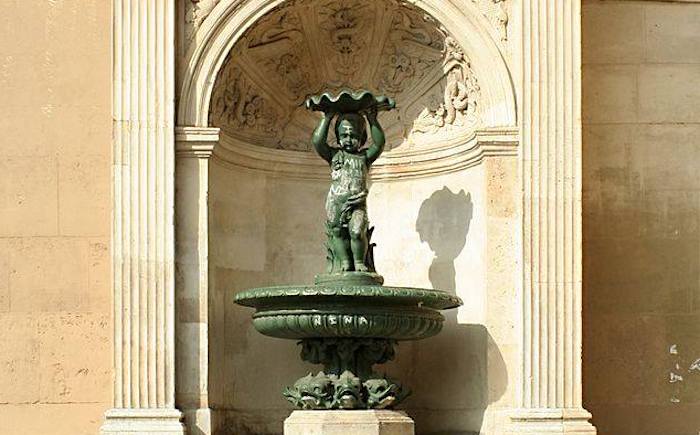 fontaine charlemagne