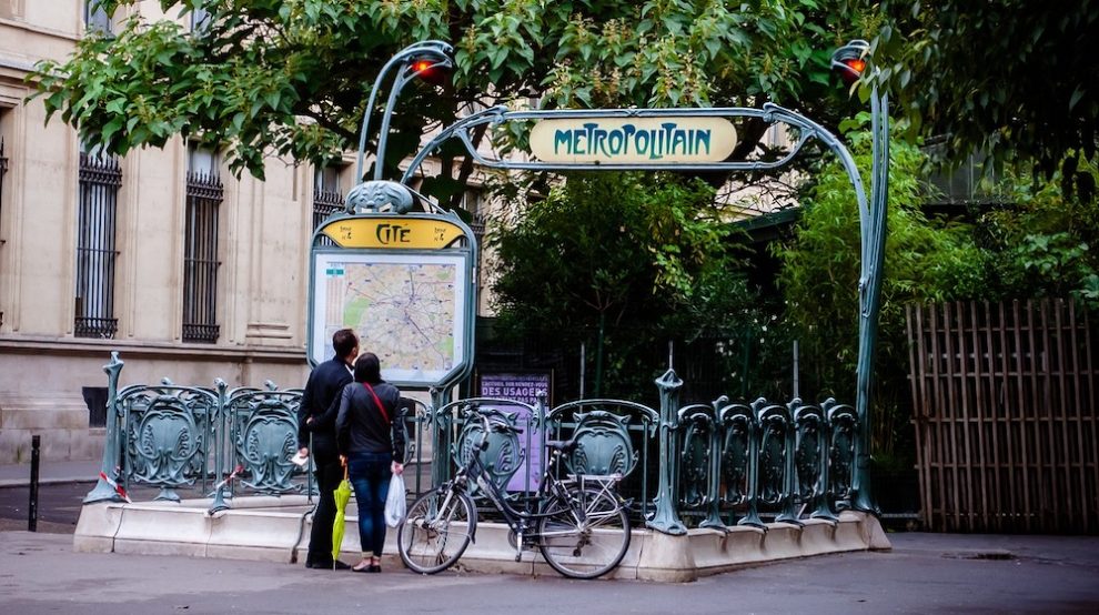 The decorative secrets of Paris metro entrances | Un jour de plus à Paris