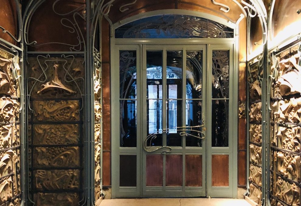 Art Nouveau and Art deco architecture walk in the 16th Paris